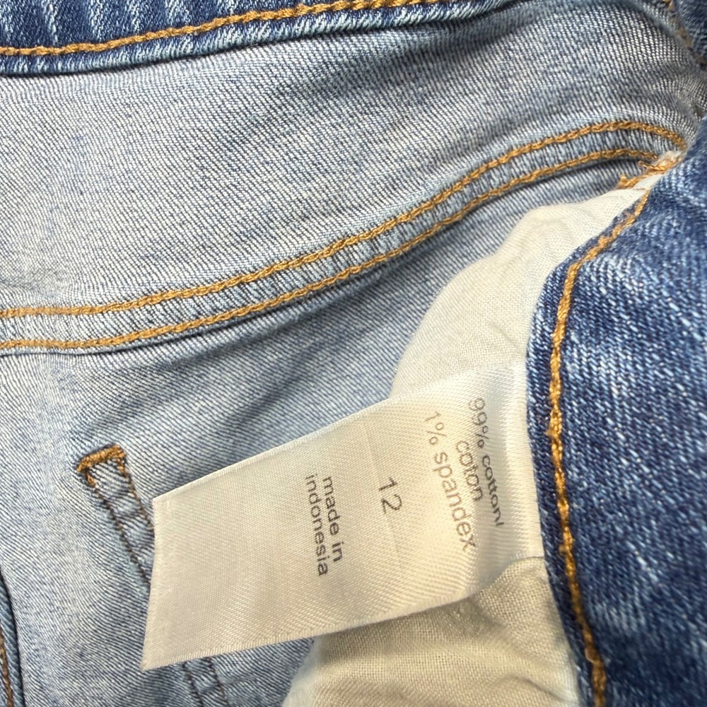 Maurices Denim Shorts Womens 12 Blue Distressed Raw Hem Mid Rise Jean Shorts - Picture 6 of 7